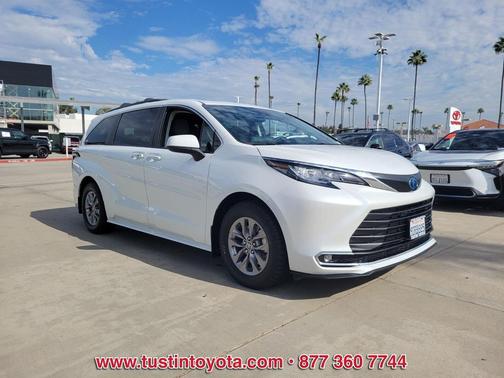 2023 Toyota Sienna XLE 7 Passenger