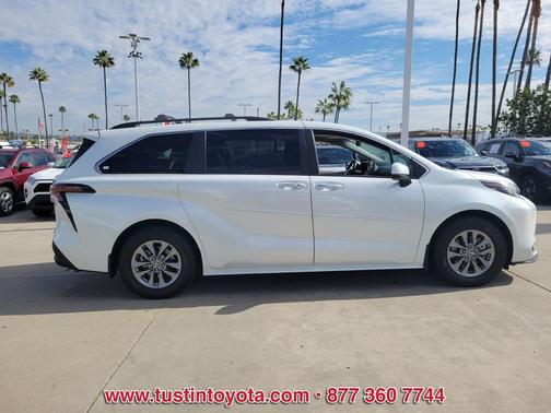 2023 Toyota Sienna XLE 7 Passenger