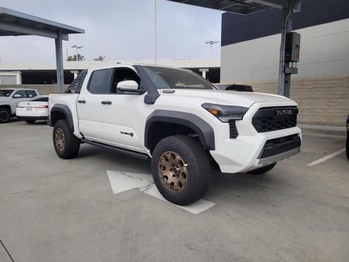 2025 Toyota Tacoma Hybrid Trailhunter