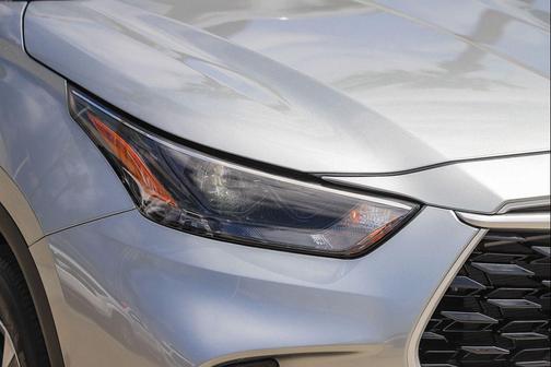 Celestial Silver Metallic 2023 Toyota Highlander XLE