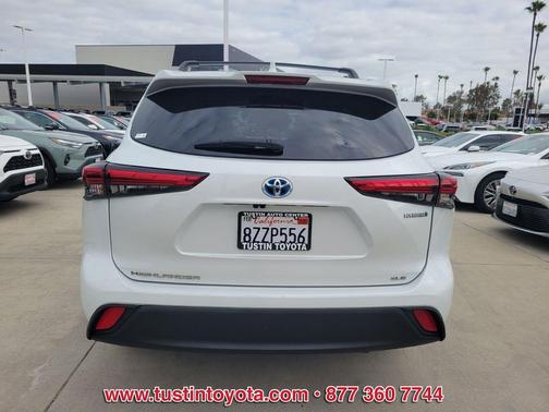 Wind Chill Pearl 2022 Toyota Highlander Hybrid XLE