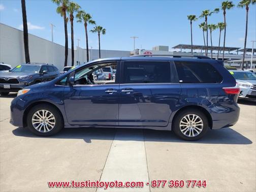 2018 Toyota Sienna XLE