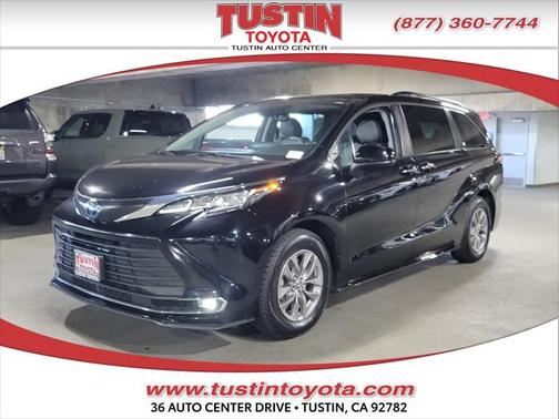 2023 Toyota Sienna XLE 8 Passenger