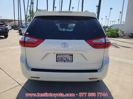 Blizzard Pearl 2018 Toyota Sienna XLE