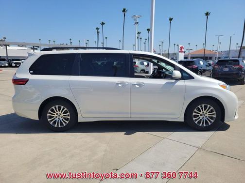 Blizzard Pearl 2018 Toyota Sienna XLE