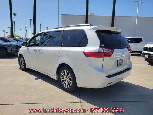 Blizzard Pearl 2018 Toyota Sienna XLE