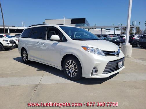 Blizzard Pearl 2018 Toyota Sienna XLE