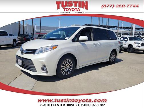Blizzard Pearl 2018 Toyota Sienna XLE