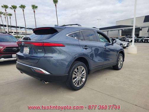 Coastal Gray Metallic 2024 Toyota Venza XLE