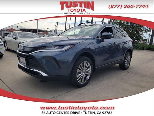 Coastal Gray Metallic 2024 Toyota Venza XLE
