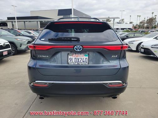 Coastal Gray Metallic 2024 Toyota Venza XLE