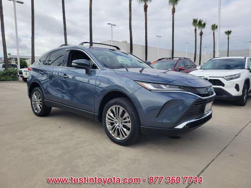 Coastal Gray Metallic 2024 Toyota Venza XLE