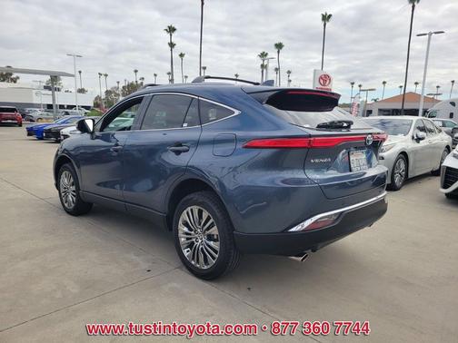 Coastal Gray Metallic 2024 Toyota Venza XLE