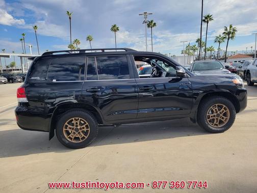 2021 Toyota Land Cruiser Base