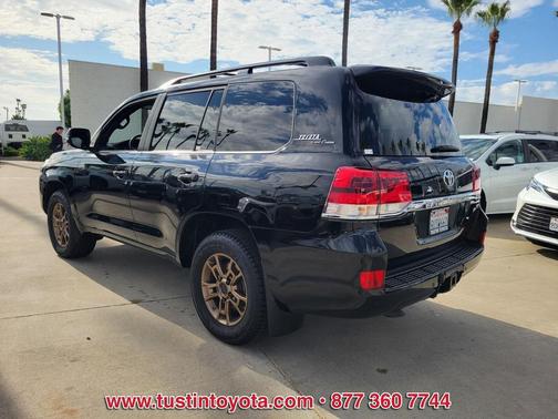 2021 Toyota Land Cruiser Base