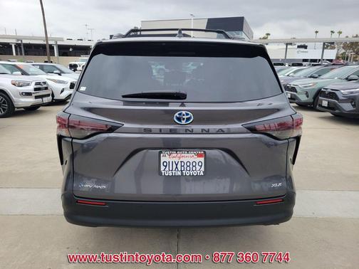 Magnetic Gray Metallic 2025 Toyota Sienna XLE