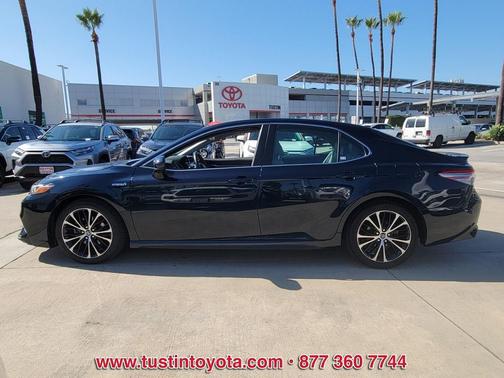 2018 Toyota Camry Hybrid SE