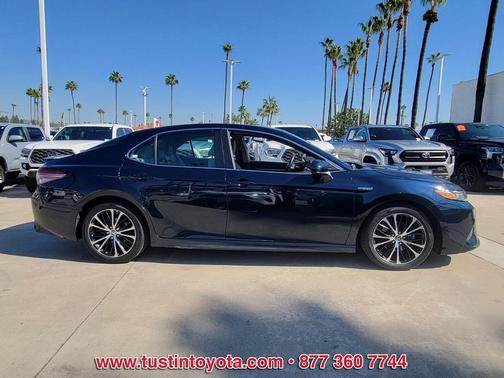 2018 Toyota Camry Hybrid SE