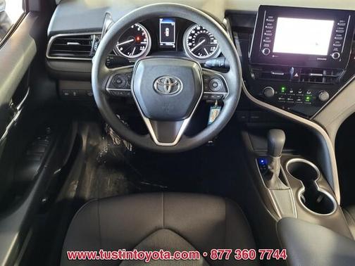 Photo 5 of 24 of 2021 Toyota Camry LE