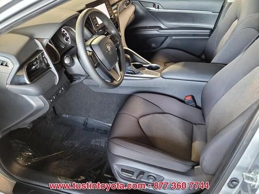 Photo 3 of 24 of 2021 Toyota Camry LE