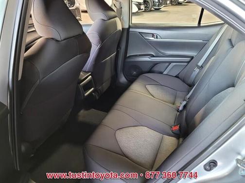 Photo 4 of 24 of 2021 Toyota Camry LE