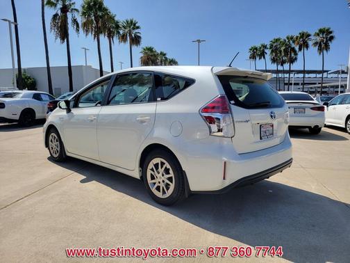 2017 Toyota Prius v Four