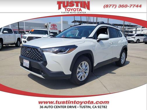 Pearl 2023 Toyota Corolla Cross LE