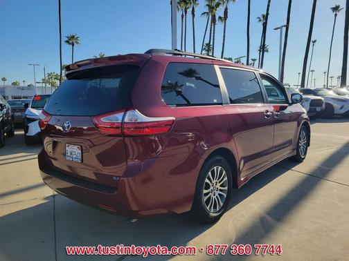 2019 Toyota Sienna XLE