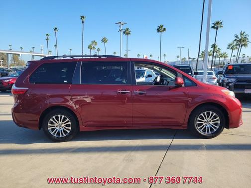 2019 Toyota Sienna XLE