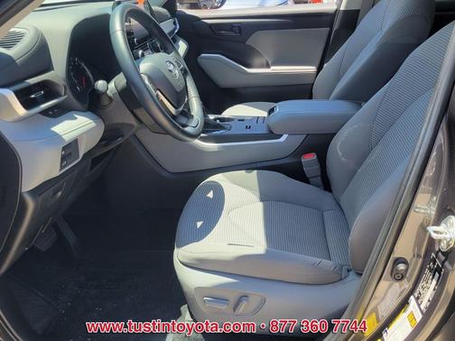 Magnetic Gray Metallic 2022 Toyota Highlander LE