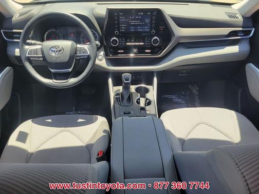 Magnetic Gray Metallic 2022 Toyota Highlander LE