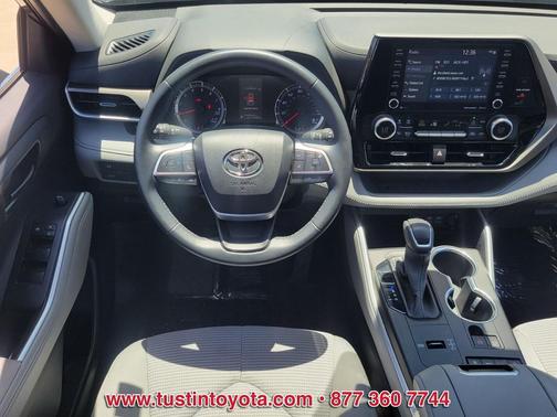 Magnetic Gray Metallic 2022 Toyota Highlander LE