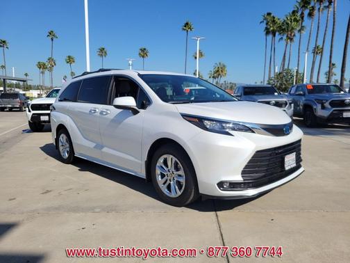 2025 Toyota Sienna XLE