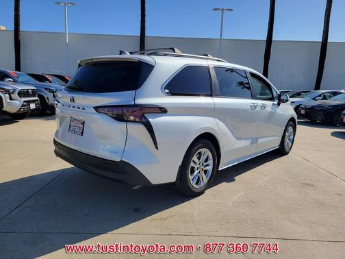 2025 Toyota Sienna XLE