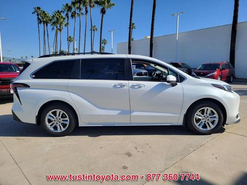 2025 Toyota Sienna XLE