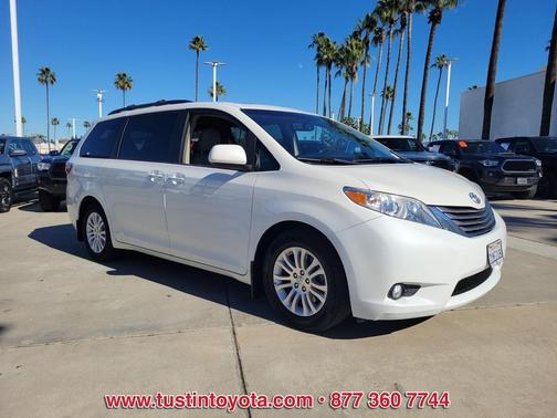 2017 Toyota Sienna XLE