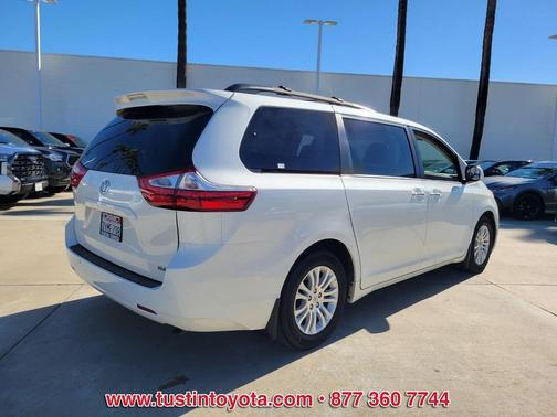 2017 Toyota Sienna XLE