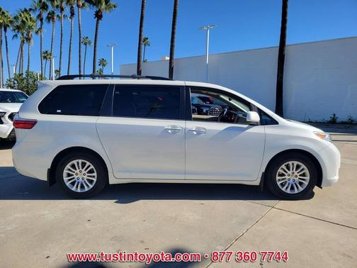 2017 Toyota Sienna XLE