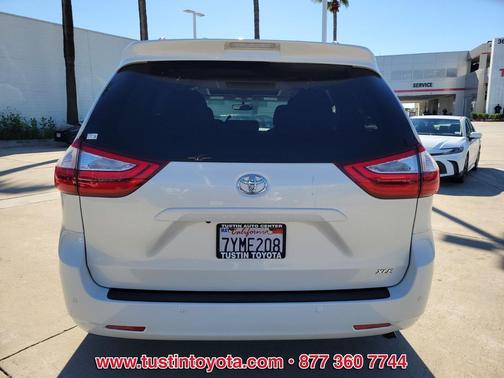2017 Toyota Sienna XLE