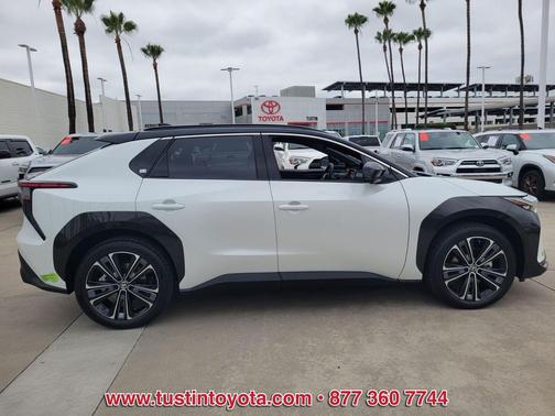 Wind Chill Pearl w/Black Roof 2023 Toyota bZ4X Limited