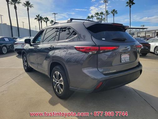 2022 Toyota Highlander Hybrid XLE