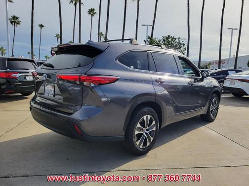 2022 Toyota Highlander Hybrid XLE