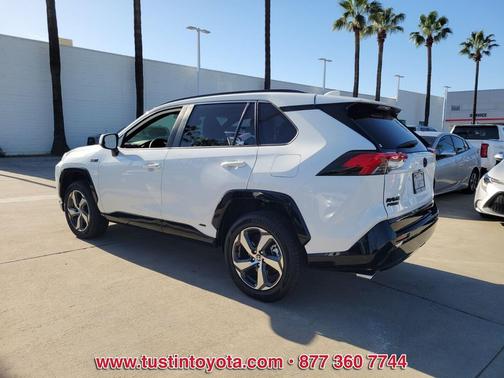 2024 Toyota RAV4 Prime SE