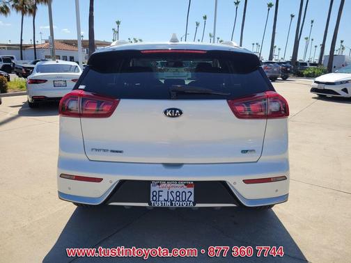 Snow White Pearl 2018 Kia Niro Touring