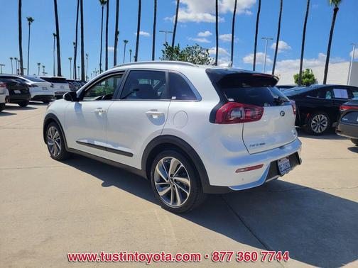 Snow White Pearl 2018 Kia Niro Touring