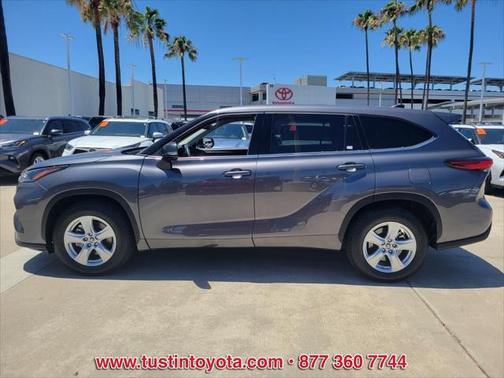 2022 Toyota Highlander LE