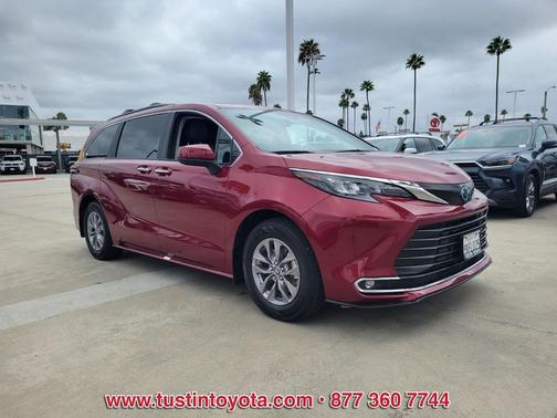 2024 Toyota Sienna XLE 8 Passenger
