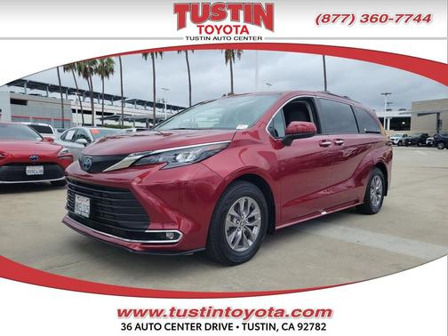 2024 Toyota Sienna XLE 8 Passenger