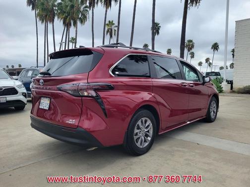 2024 Toyota Sienna XLE 8 Passenger