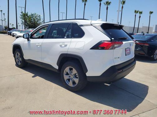 Ice 2024 Toyota RAV4 XLE